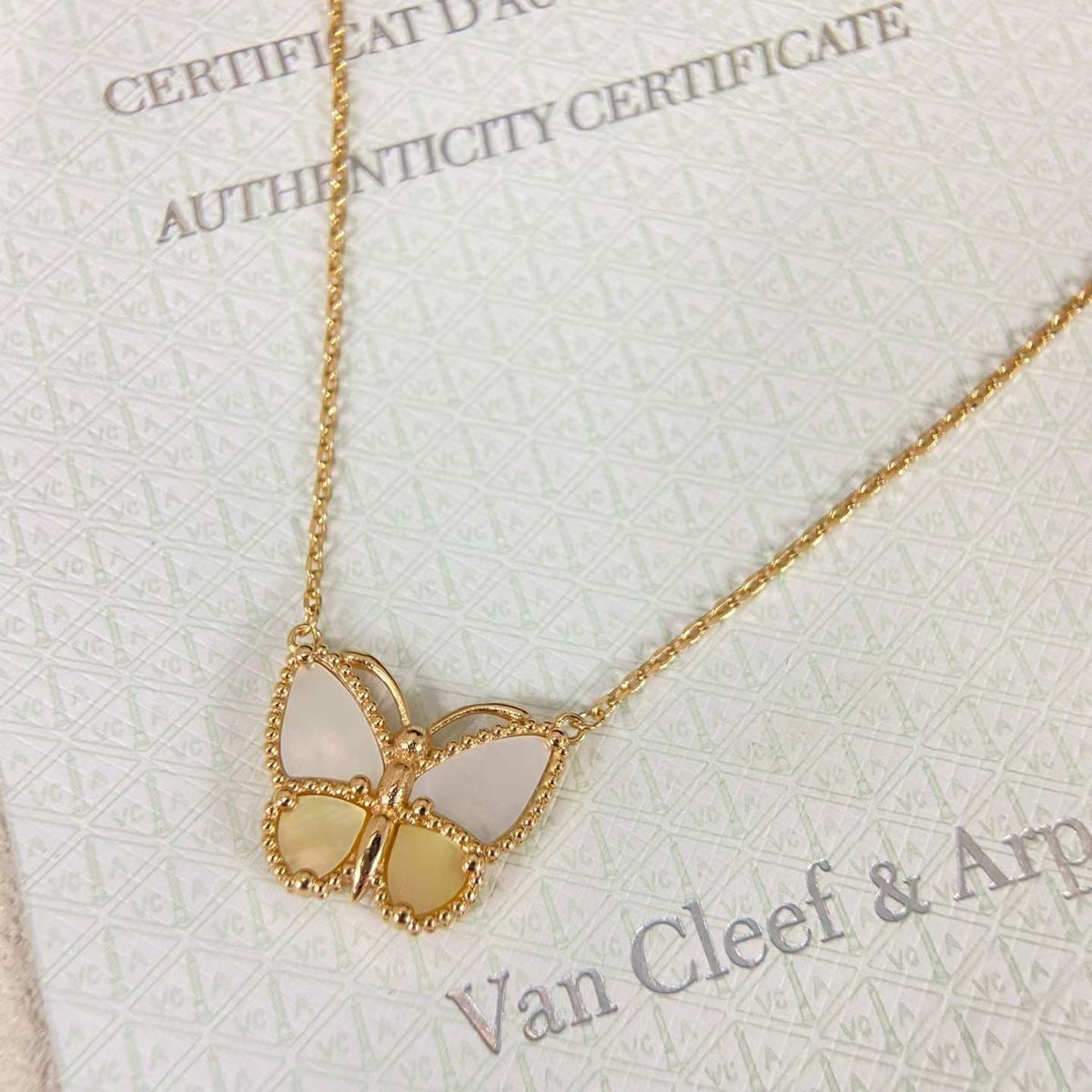 {
"Elowen jewels": "Elowen jewels",
"NEW ROSE GOLD WHITE MOTHER OF PEARL BUTTERFLY NECKLACE": "新作 ローズゴールド ホワイトマザーオブパール バタフライネックレス"
}