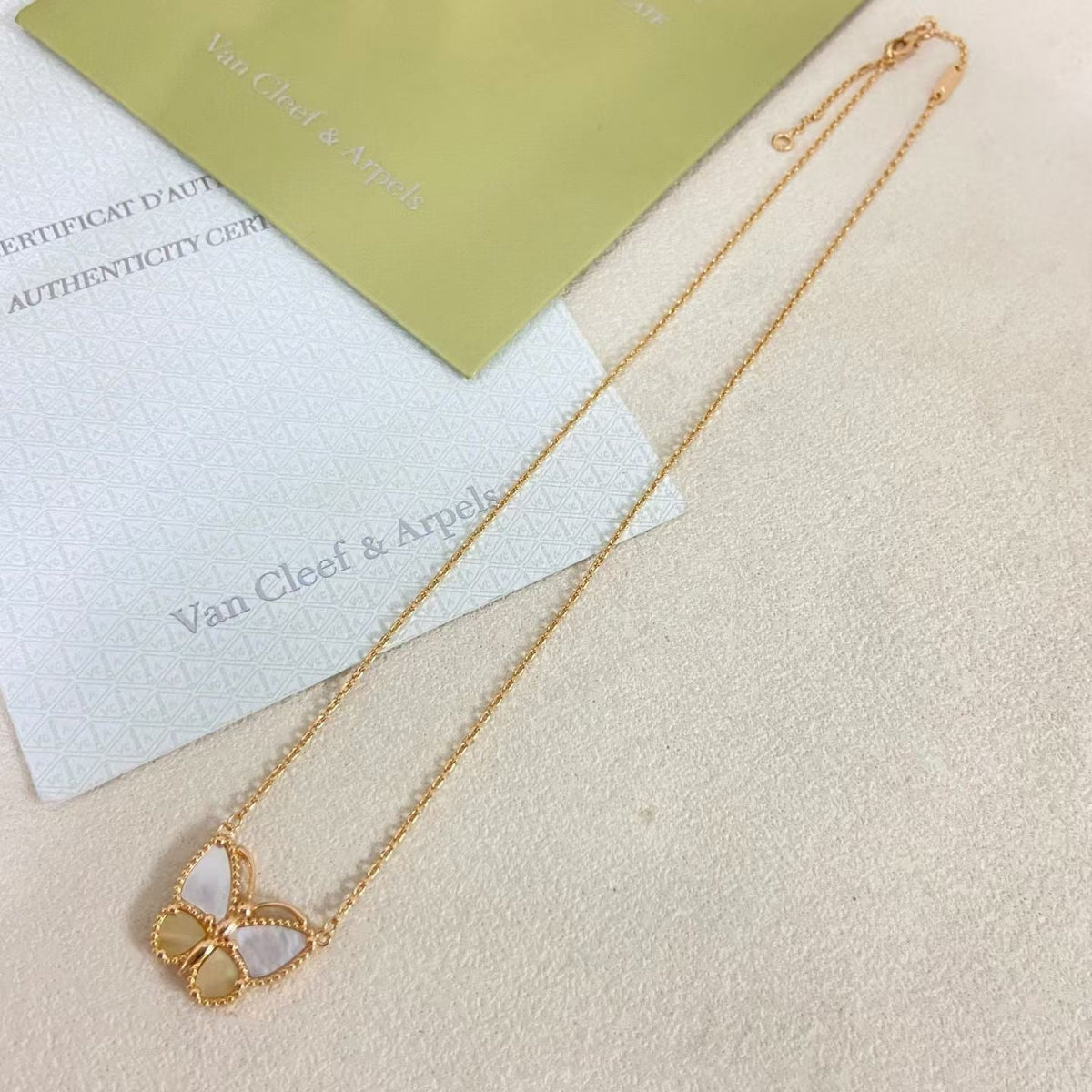 {
"Elowen jewels": "Elowen jewels",
"NEW ROSE GOLD WHITE MOTHER OF PEARL BUTTERFLY NECKLACE": "新作 ローズゴールド ホワイトマザーオブパール バタフライネックレス"
}