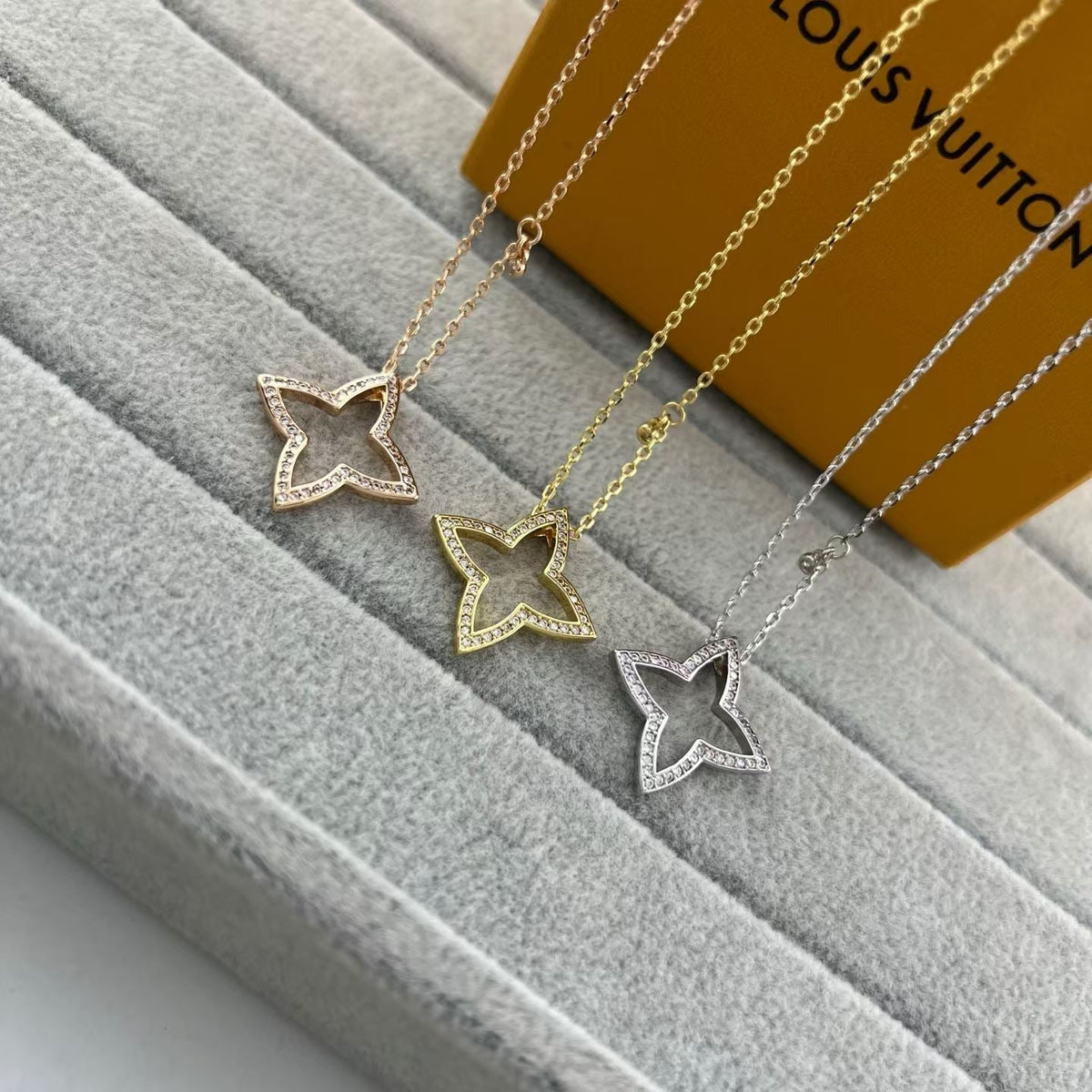 [Elowen jewels]FOUR-LEAF CLOVER OPENWORK NECKLACE