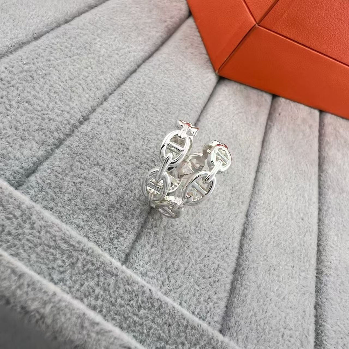 {
"Elowen jewels": "Elowen jewels",
"GLOSSY FINISH SQUARE COMBINATION DOUBLE-LAYER PIG NOSE RING": "グロッシーフィニッシュ スクエアコンビネーション 2連ピッグノーズリング"
}