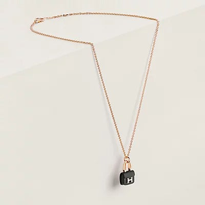 {
  "Elowen jewels ": "Elowen jewels ",
  "WOMEN'S HM AMULETTES CONSTANCE PENDANT NECKLACE": "レディース HM アミュレット コンスタンス ペンダントネックレス"
}