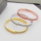 {
  "Elowen jewels": "Elowen jewels",
  "Move Noa Full Pavé Diamond Bangle Bracelet": "Move Noa フルパヴェ ダイヤモンド バングルブレスレット"
}