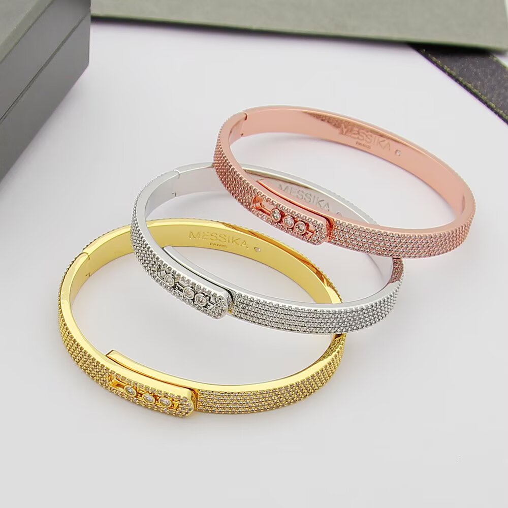 {
  "Elowen jewels": "Elowen jewels",
  "Move Noa Full Pavé Diamond Bangle Bracelet": "Move Noa フルパヴェ ダイヤモンド バングルブレスレット"
}