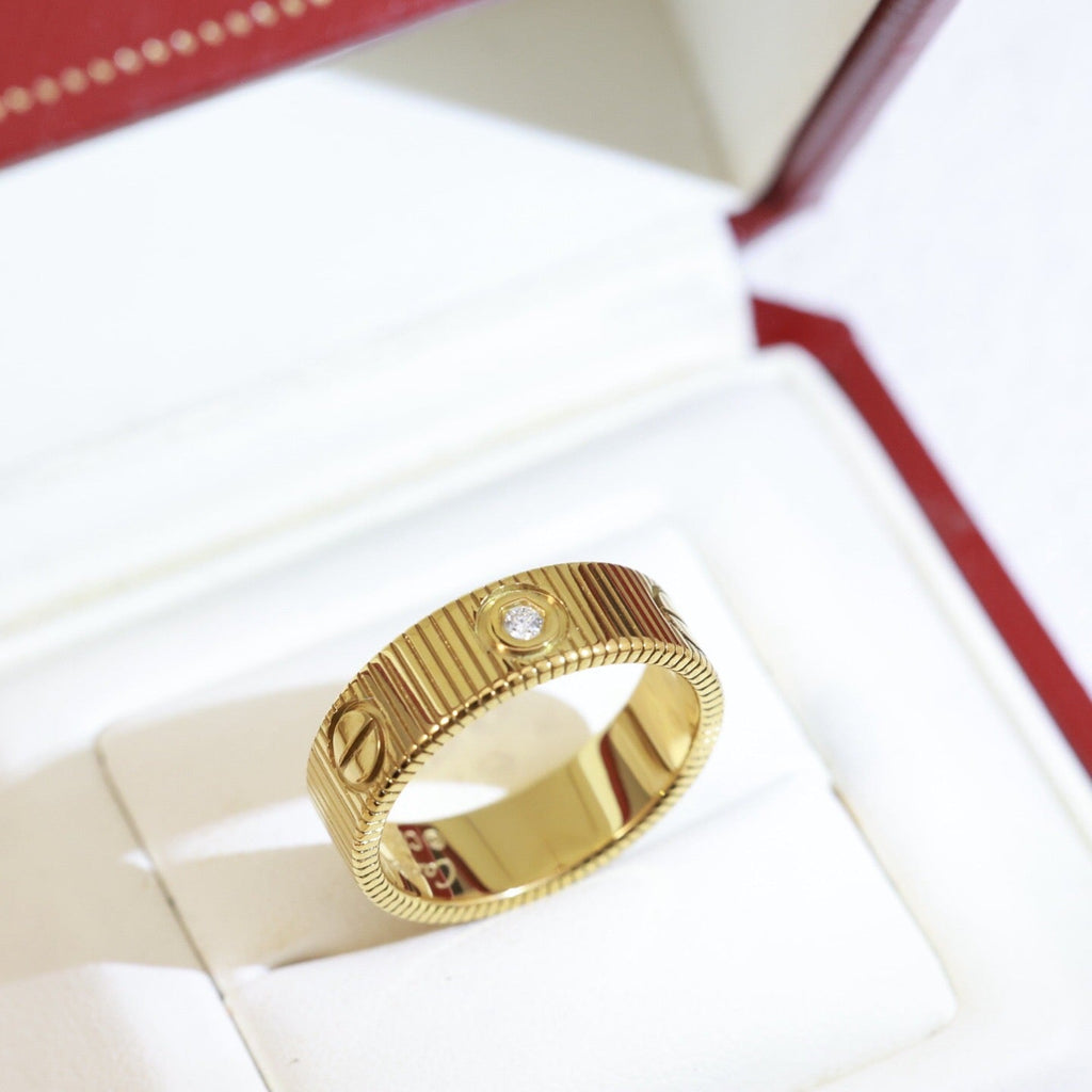 {
  "Elowen jewels": "Elowen jewels",
  "LOVE 6.5MM UNLIMITED 3 DIAMONDS RING": "LOVE 6.5MM アンリミテッド 3ダイヤモンド リング"
}