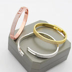 {
  "Elowen jewels": "Elowen jewels",
  "Move Noa Full Pavé Diamond Bangle Bracelet": "Move Noa フルパヴェ ダイヤモンド バングルブレスレット"
}