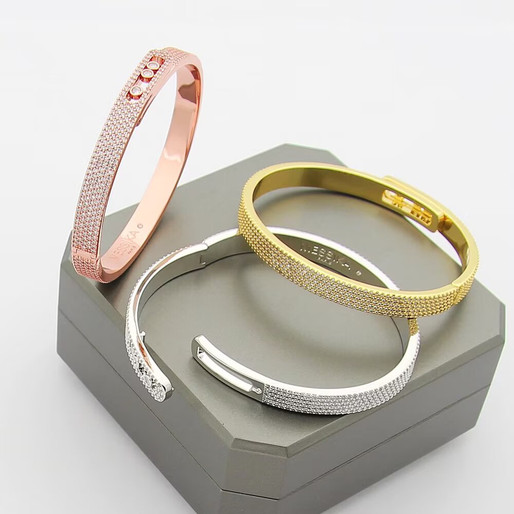 {
  "Elowen jewels": "Elowen jewels",
  "Move Noa Full Pavé Diamond Bangle Bracelet": "Move Noa フルパヴェ ダイヤモンド バングルブレスレット"
}