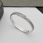 {
  "Elowen jewels": "Elowen jewels",
  "Move Noa Full Pavé Diamond Bangle Bracelet": "Move Noa フルパヴェ ダイヤモンド バングルブレスレット"
}
