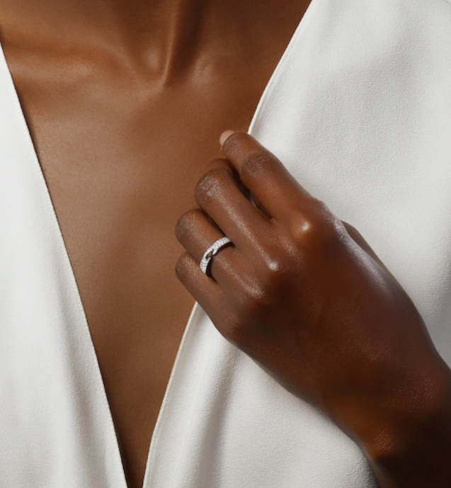 {
"Elowen jewels": "Elowen jewels",
"ALLIANCE LIENS VIDENCE PAVED DIAMOND 4MM RING": "ALLIANCE LIENS VIDENCE DIAMANT-RING 4MM, PAVÉ-GEFASST"
}