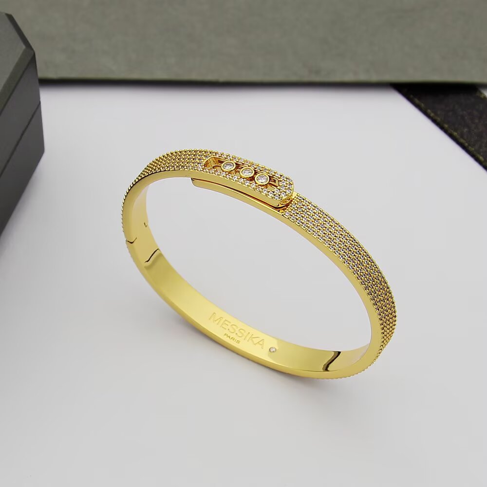 {
  "Elowen jewels": "Elowen jewels",
  "Move Noa Full Pavé Diamond Bangle Bracelet": "Move Noa フルパヴェ ダイヤモンド バングルブレスレット"
}