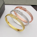 {
  "Elowen jewels": "Elowen jewels",
  "Move Noa Full Pavé Diamond Bangle Bracelet": "Move Noa フルパヴェ ダイヤモンド バングルブレスレット"
}