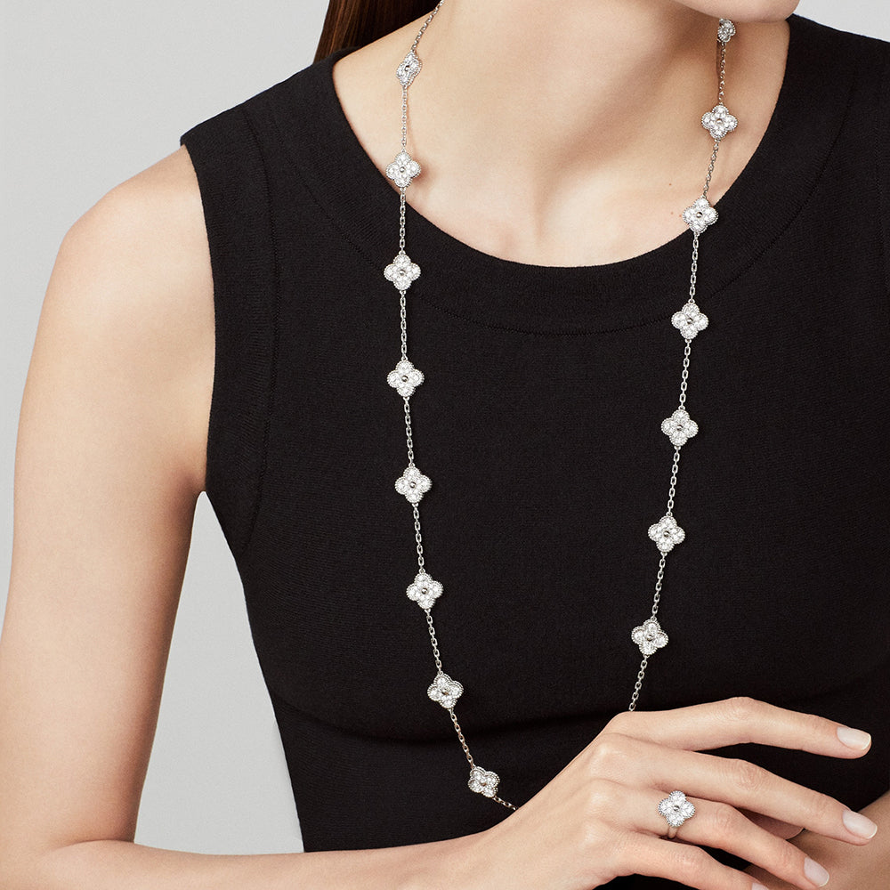 {
"Elowen jewels ": "Elowen jewels ",
"CLOVER 20 MOTIFS  LASER SILVER": "クローバー 20モチーフ レーザーシルバー"
}