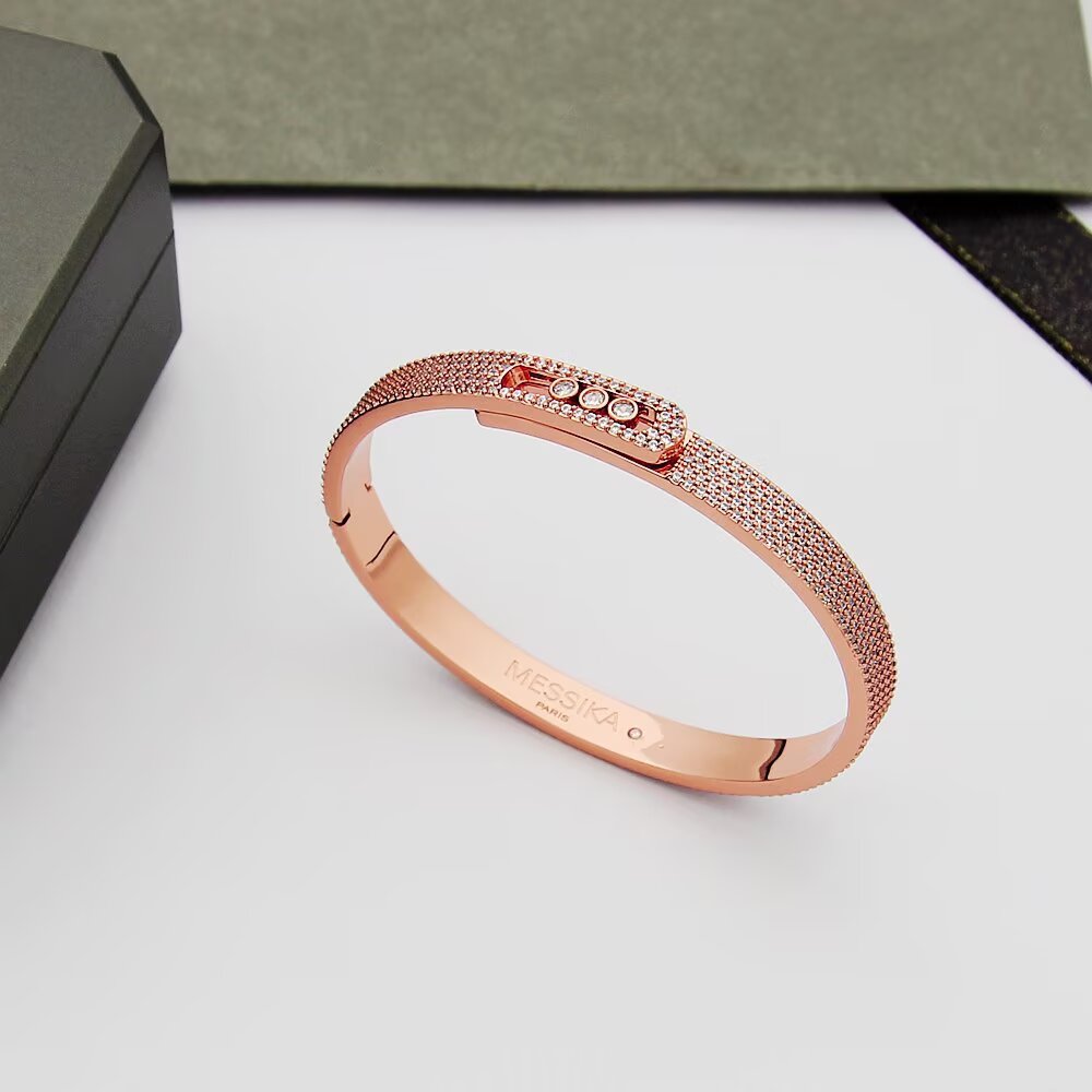 {
  "Elowen jewels": "Elowen jewels",
  "Move Noa Full Pavé Diamond Bangle Bracelet": "Move Noa フルパヴェ ダイヤモンド バングルブレスレット"
}