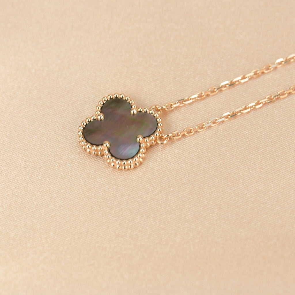 {
  "Elowen jewels ": "Elowen jewels ",
  "CLOVER 15MM  GRAY MOTHER OF PEARL NECKLACE": "クローバー 15MM グレーマザーオブパール ネックレス"
}