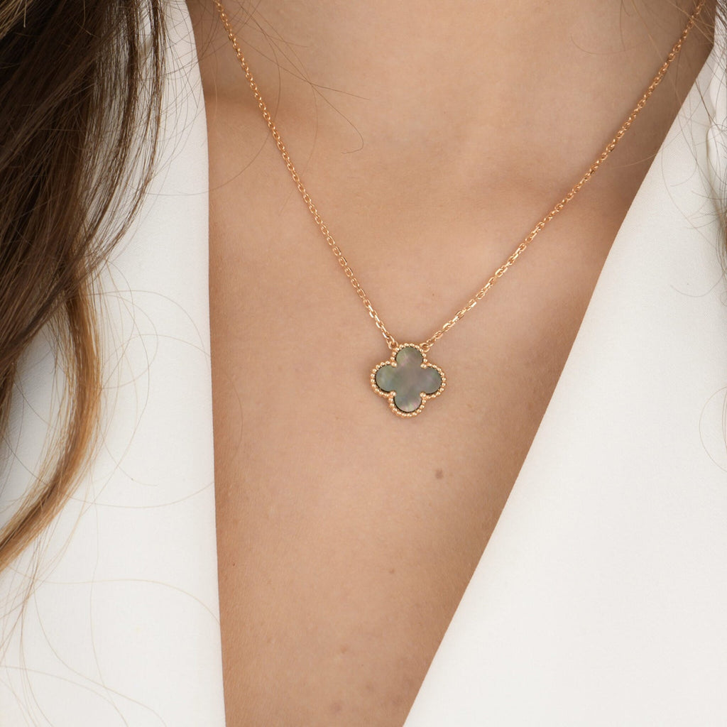 {
  "Elowen jewels ": "Elowen jewels ",
  "CLOVER 15MM  GRAY MOTHER OF PEARL NECKLACE": "クローバー 15MM グレーマザーオブパール ネックレス"
}