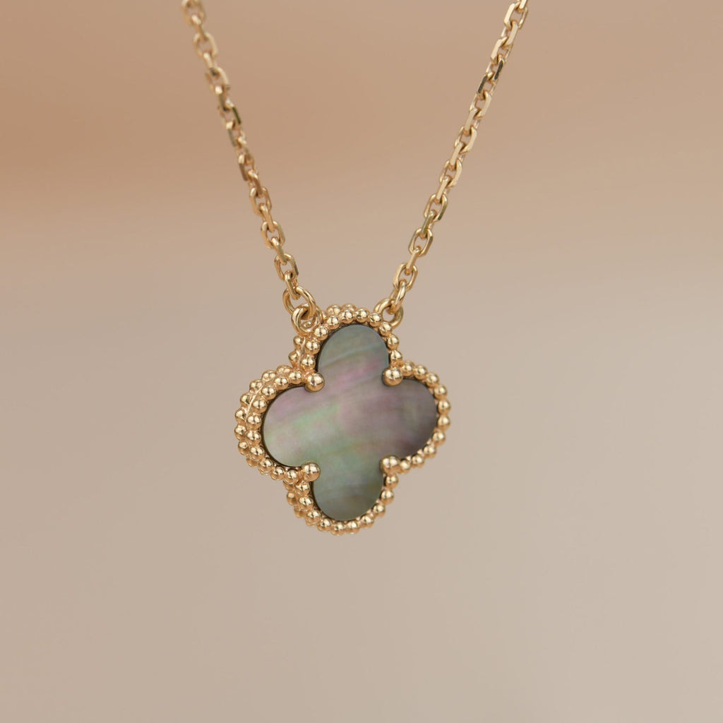 {
  "Elowen jewels ": "Elowen jewels ",
  "CLOVER 15MM  GRAY MOTHER OF PEARL NECKLACE": "クローバー 15MM グレーマザーオブパール ネックレス"
}