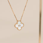 {
  "Elowen jewels": "Elowen jewels",
  "CLOVER 15MM DIAMOND WHITE FRITILLARIA NECKLACE": "クローバー 15mm ダイヤモンド ホワイトフリチラリア ネックレス"
}