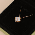 {
  "Elowen jewels": "Elowen jewels",
  "CLOVER 15MM DIAMOND WHITE FRITILLARIA NECKLACE": "クローバー 15mm ダイヤモンド ホワイトフリチラリア ネックレス"
}