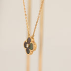 [Elowen jewels ]CLOVER 15MM DIAMOND- UND GRAU-PERLMUTT-HALSKETTE