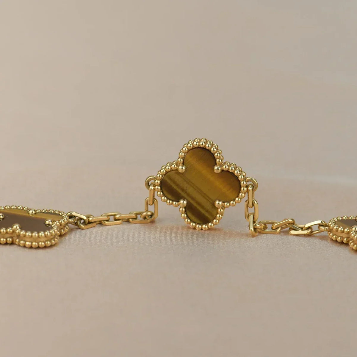 [Elowen jewels ] KOLLEKTION KLEEBLATT ARMBAND MIT 5 TIGERAUGE-MOTIVEN