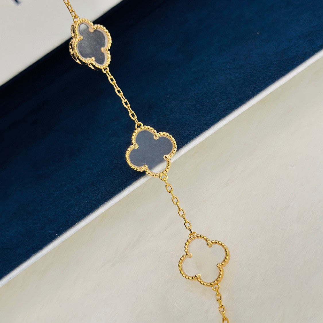 [Elowen jewels ]CLOVER 5 MOTIF ROCK CRYSTAL BRACELET