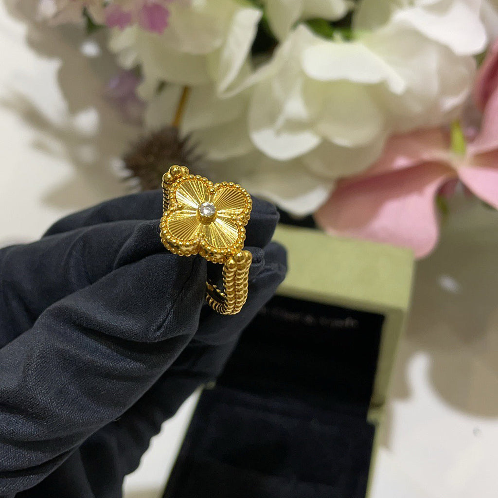[Elowen jewels ]WENDBARER KLEEBATT-RING MIT BLAUEM ACHAT