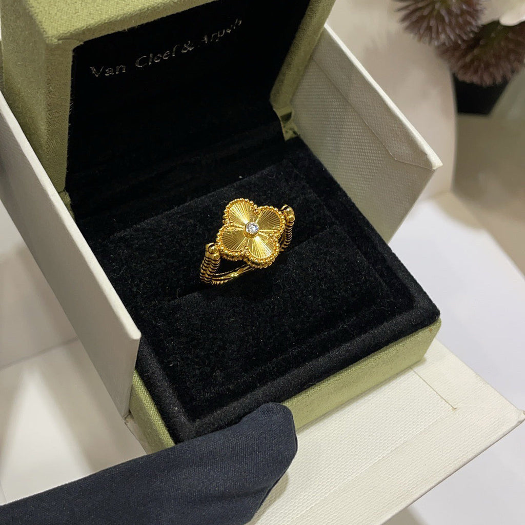 [Elowen jewels ]WENDBARER KLEEBATT-RING MIT BLAUEM ACHAT