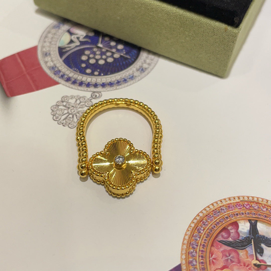 [Elowen jewels ]WENDBARER KLEEBATT-RING MIT BLAUEM ACHAT