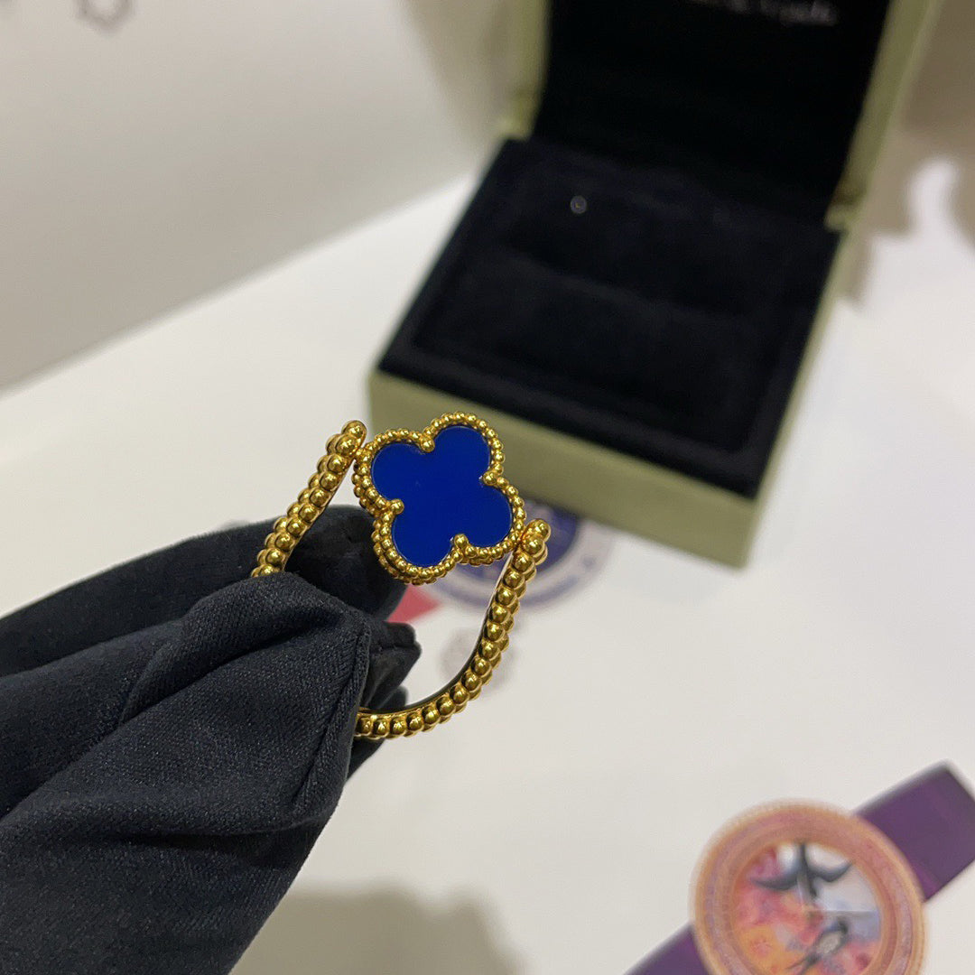 [Elowen jewels ]WENDBARER KLEEBATT-RING MIT BLAUEM ACHAT