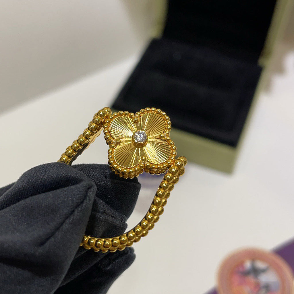 [Elowen jewels ]WENDBARER KLEEBATT-RING MIT BLAUEM ACHAT