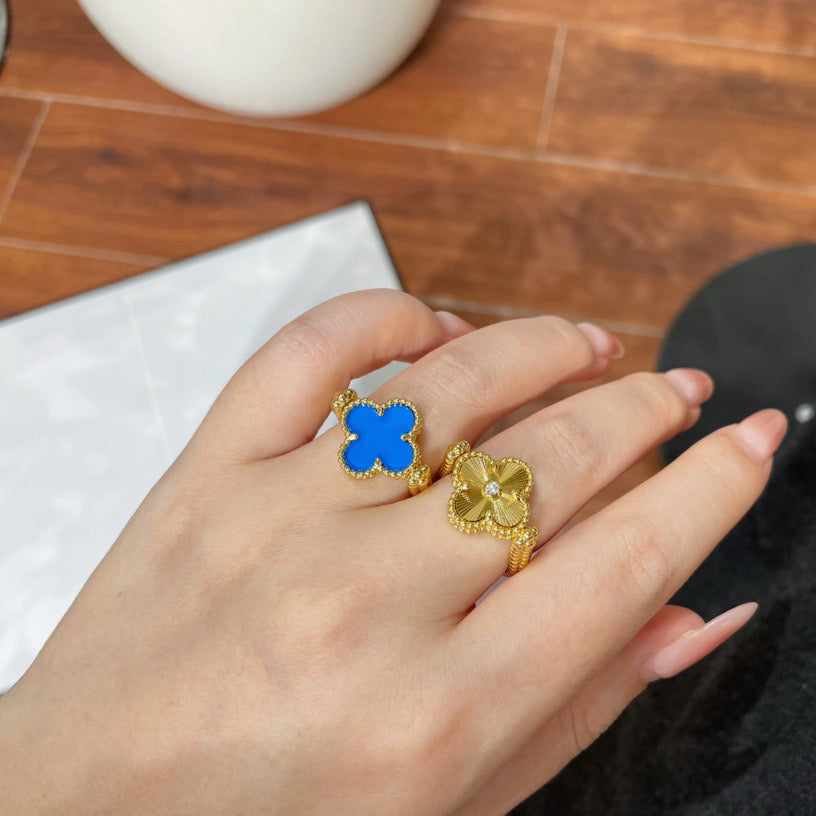 [Elowen jewels ]WENDBARER KLEEBATT-RING MIT BLAUEM ACHAT