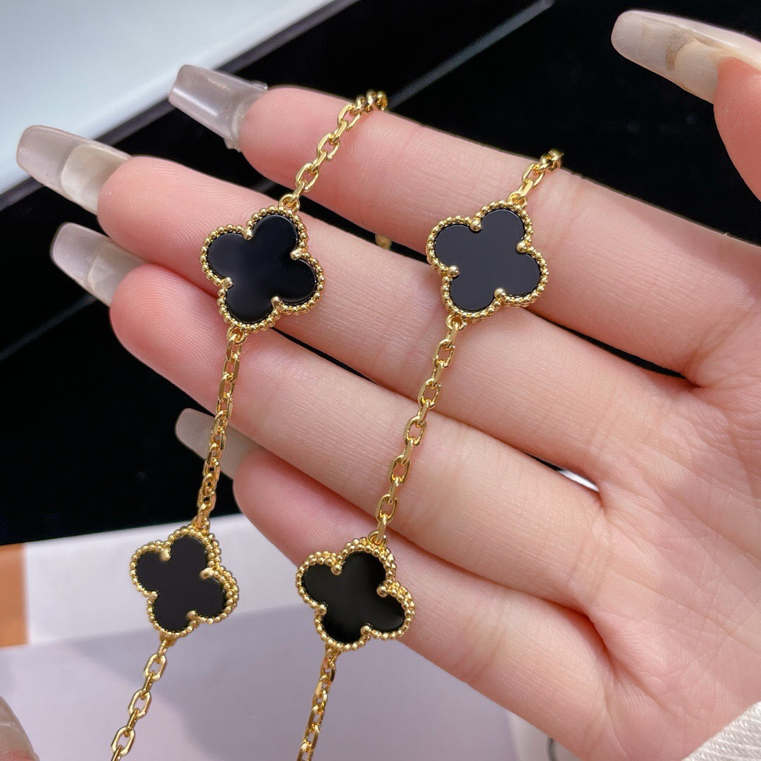 [Elowen jewels ]CLOVER HALSKETTE MIT 10 ONYX-MOTIVEN