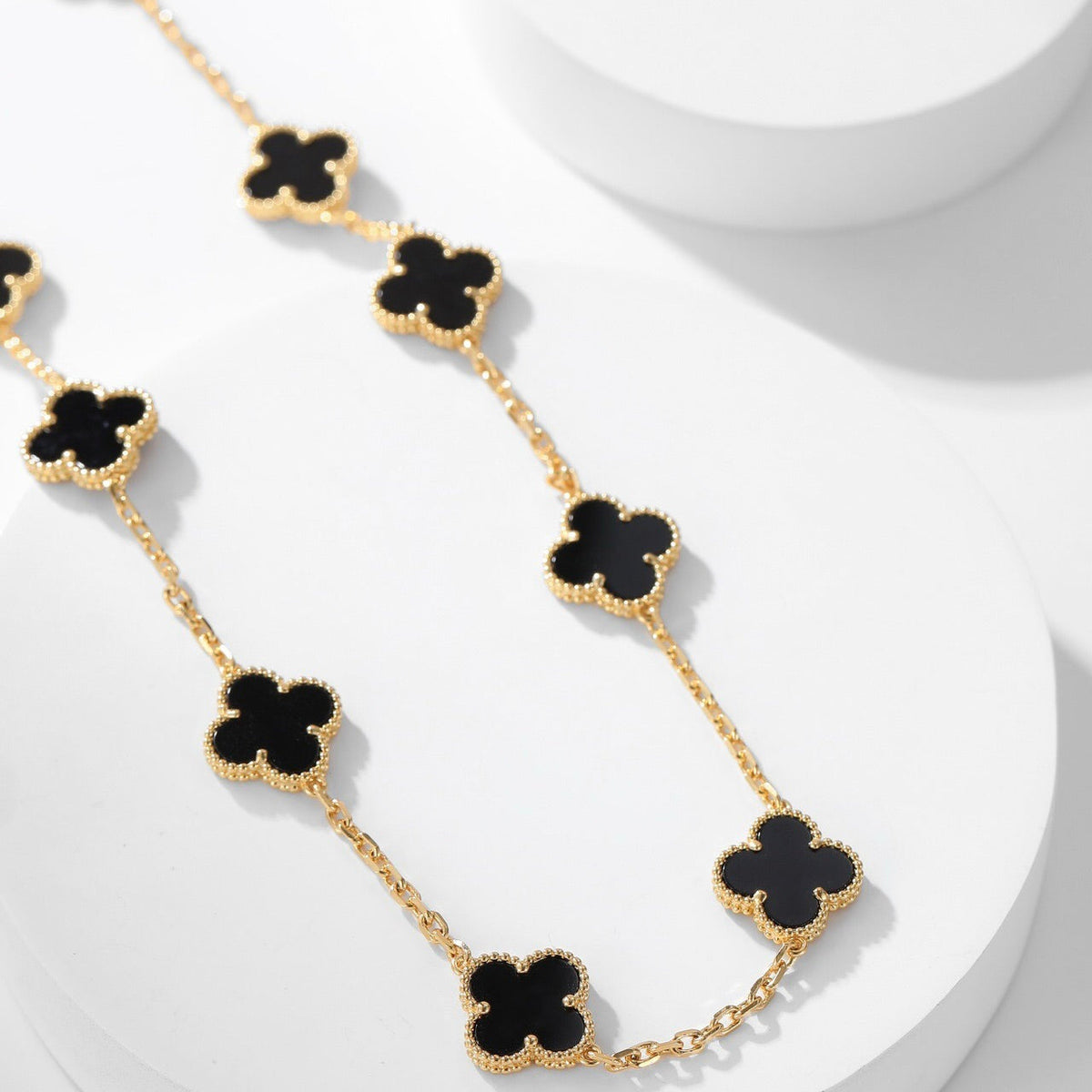 [Elowen jewels ]CLOVER HALSKETTE MIT 10 ONYX-MOTIVEN