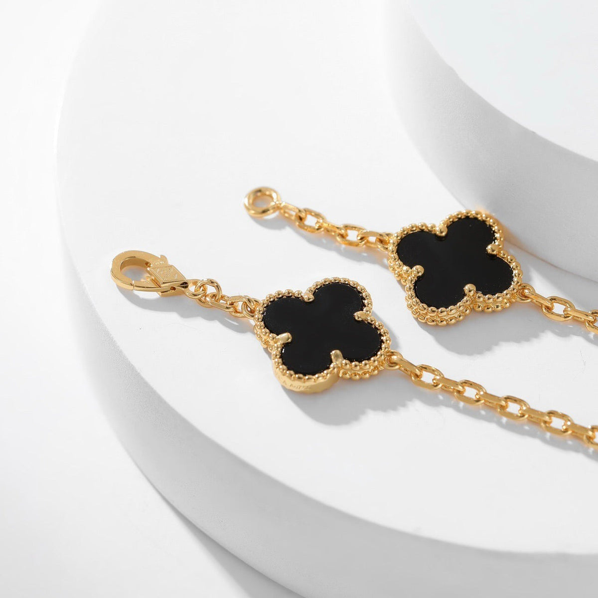 [Elowen jewels ]CLOVER HALSKETTE MIT 10 ONYX-MOTIVEN