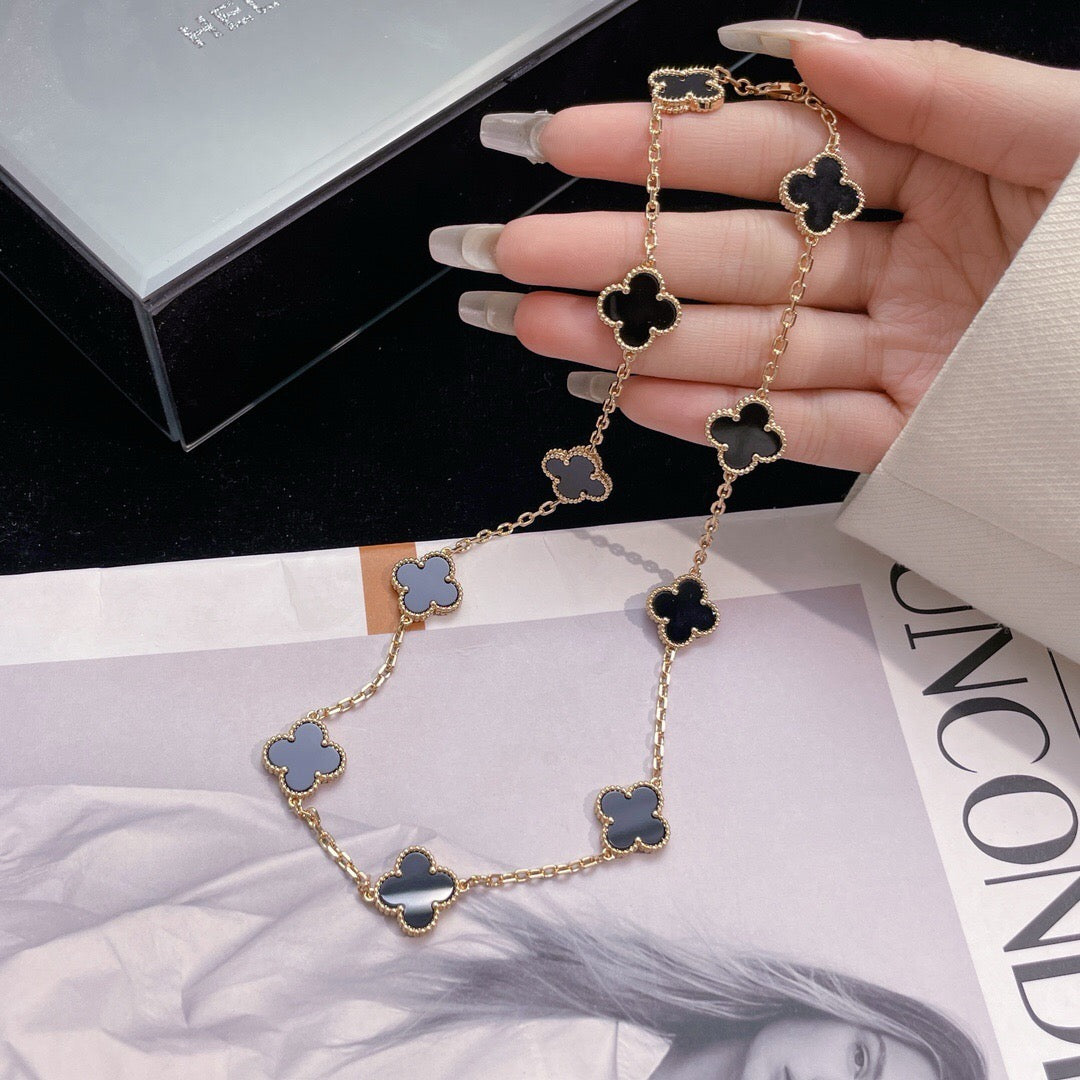 {"Elowen jewels ": "Elowen jewels ", "CLOVER 10 MOTIFS ONYX NECKLACE": "クローバー 10モチーフ オニキス ネックレス"}