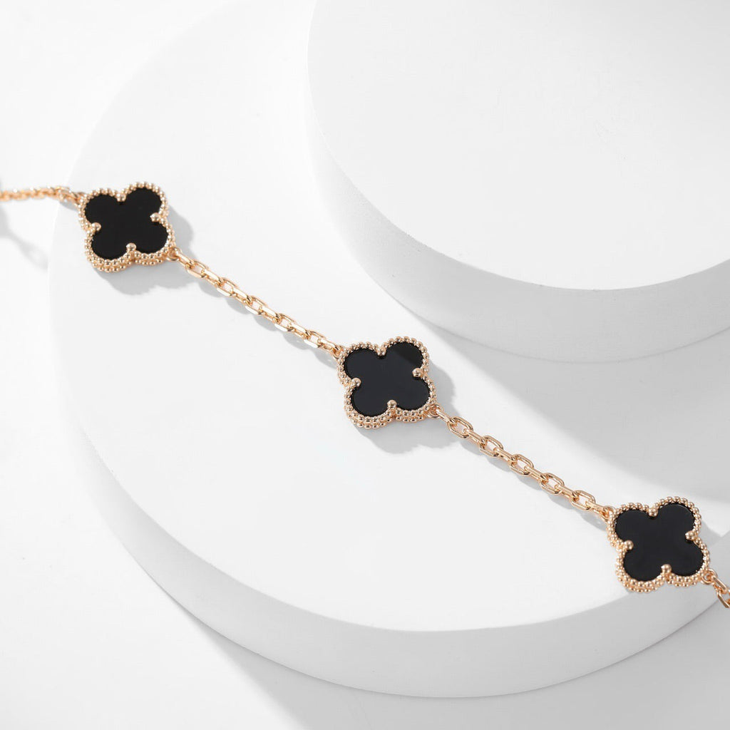 [Elowen jewels ]CLOVER HALSKETTE MIT 10 ONYX-MOTIVEN
