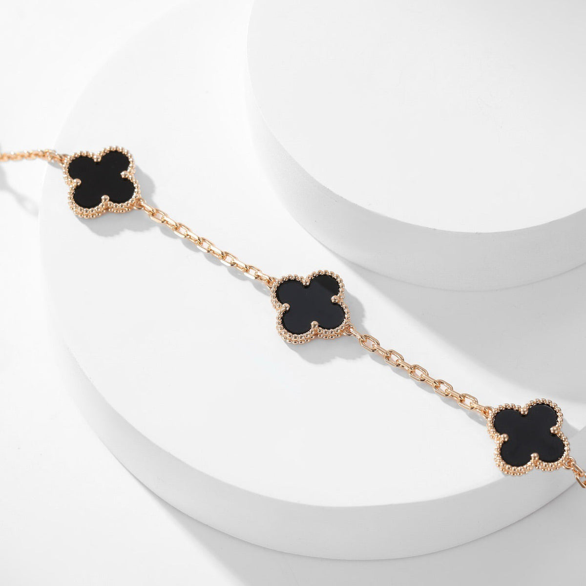 [Elowen jewels ]CLOVER HALSKETTE MIT 10 ONYX-MOTIVEN
