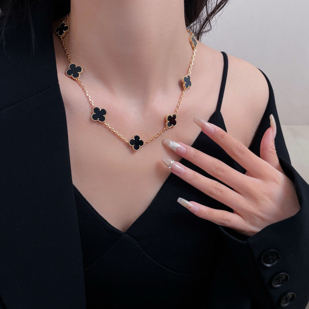 [Elowen jewels ]CLOVER HALSKETTE MIT 10 ONYX-MOTIVEN