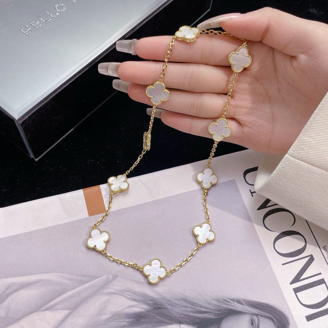 {
"Elowen jewels": "Elowen Schmuck",
"CLOVER 10 MOTIFS WHITE MOTHER OF PEARL NECKLACE": "KLEEBLATT 10-MOTIV-HALSKETTE AUS WEISSEM PERLMUTT"
}