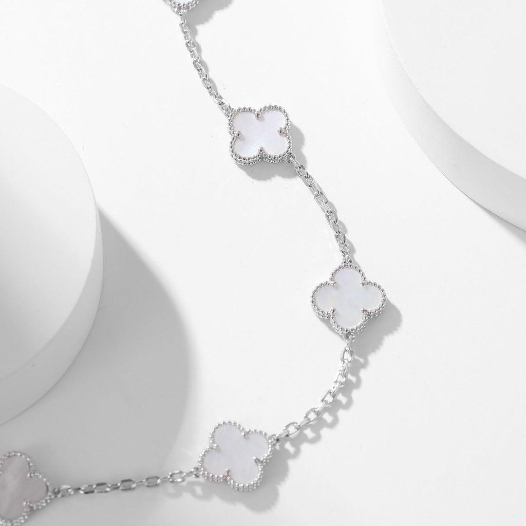 {
"Elowen jewels": "Elowen Schmuck",
"CLOVER 10 MOTIFS WHITE MOTHER OF PEARL NECKLACE": "KLEEBLATT 10-MOTIV-HALSKETTE AUS WEISSEM PERLMUTT"
}