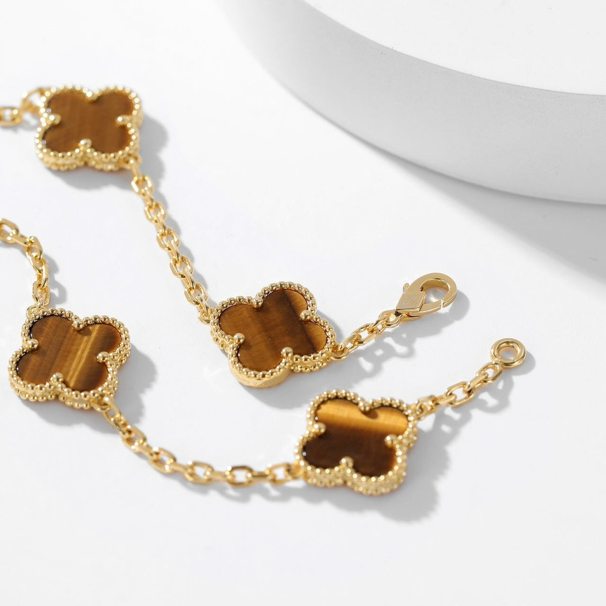 {
  "Elowen jewels": "Elowen jewels",
  "CLOVER 10 MOTIFS TIGER EYE NECKLACE": "クローバー 10モチーフ タイガーアイ ネックレス"
}