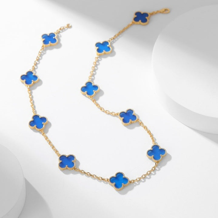 [Elowen jewels ]CLOVER 10-MOTIV-HALSKETTE MIT BLAUEM ACHAT