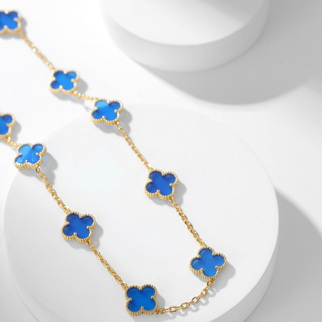 [Elowen jewels ]CLOVER 10-MOTIV-HALSKETTE MIT BLAUEM ACHAT