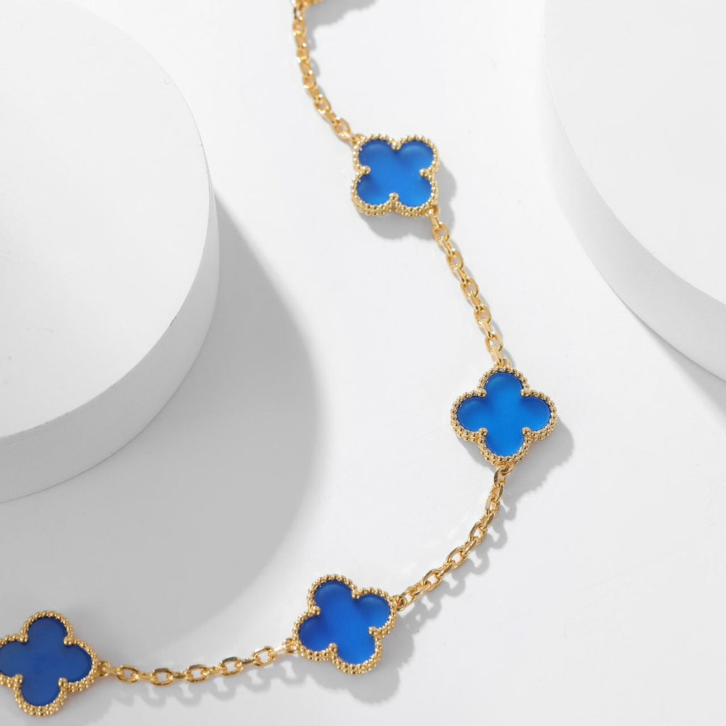 [Elowen jewels ]CLOVER 10-MOTIV-HALSKETTE MIT BLAUEM ACHAT