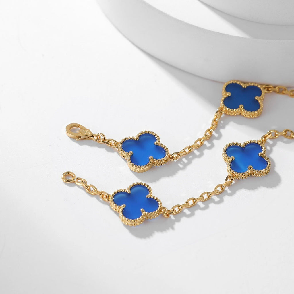 [Elowen jewels ]CLOVER 10-MOTIV-HALSKETTE MIT BLAUEM ACHAT