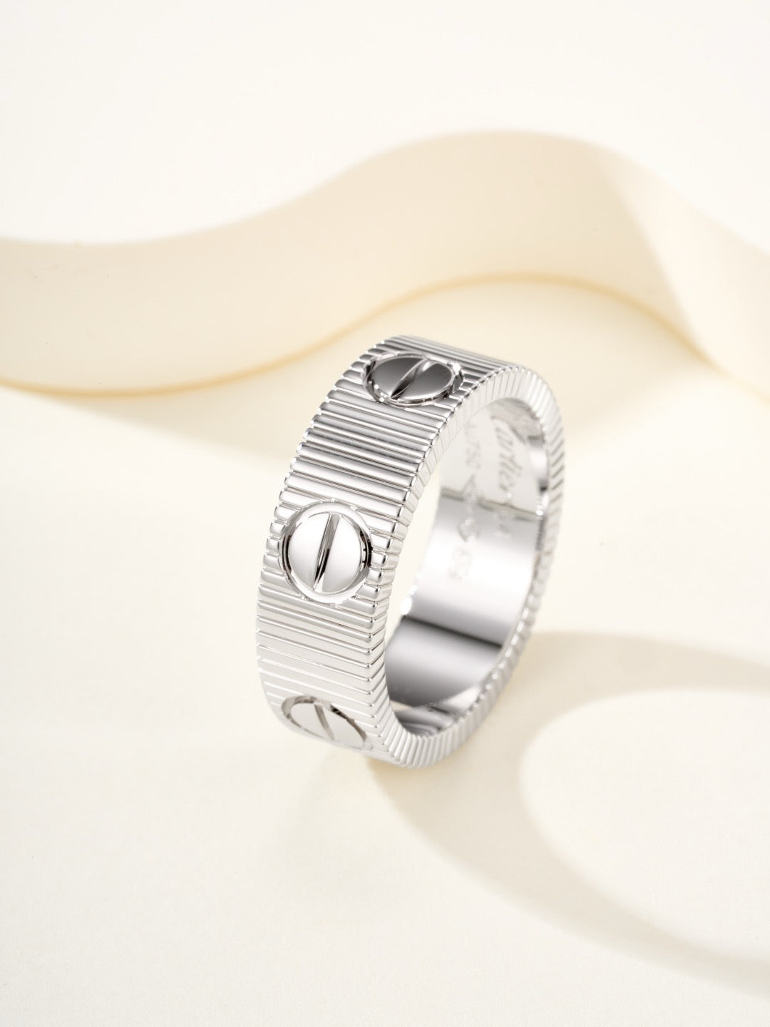 {
  "Elowen jewels": "Elowen Schmuck",
  "LOVE UNLIMITED RING": "LOVE UNLIMITED RING"
}