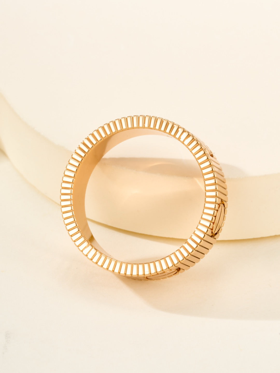 {
  "Elowen jewels": "Elowen Schmuck",
  "LOVE UNLIMITED RING": "LOVE UNLIMITED RING"
}