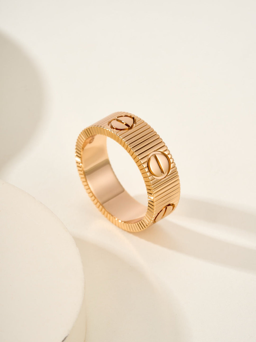 {
  "Elowen jewels": "Elowen Schmuck",
  "LOVE UNLIMITED RING": "LOVE UNLIMITED RING"
}