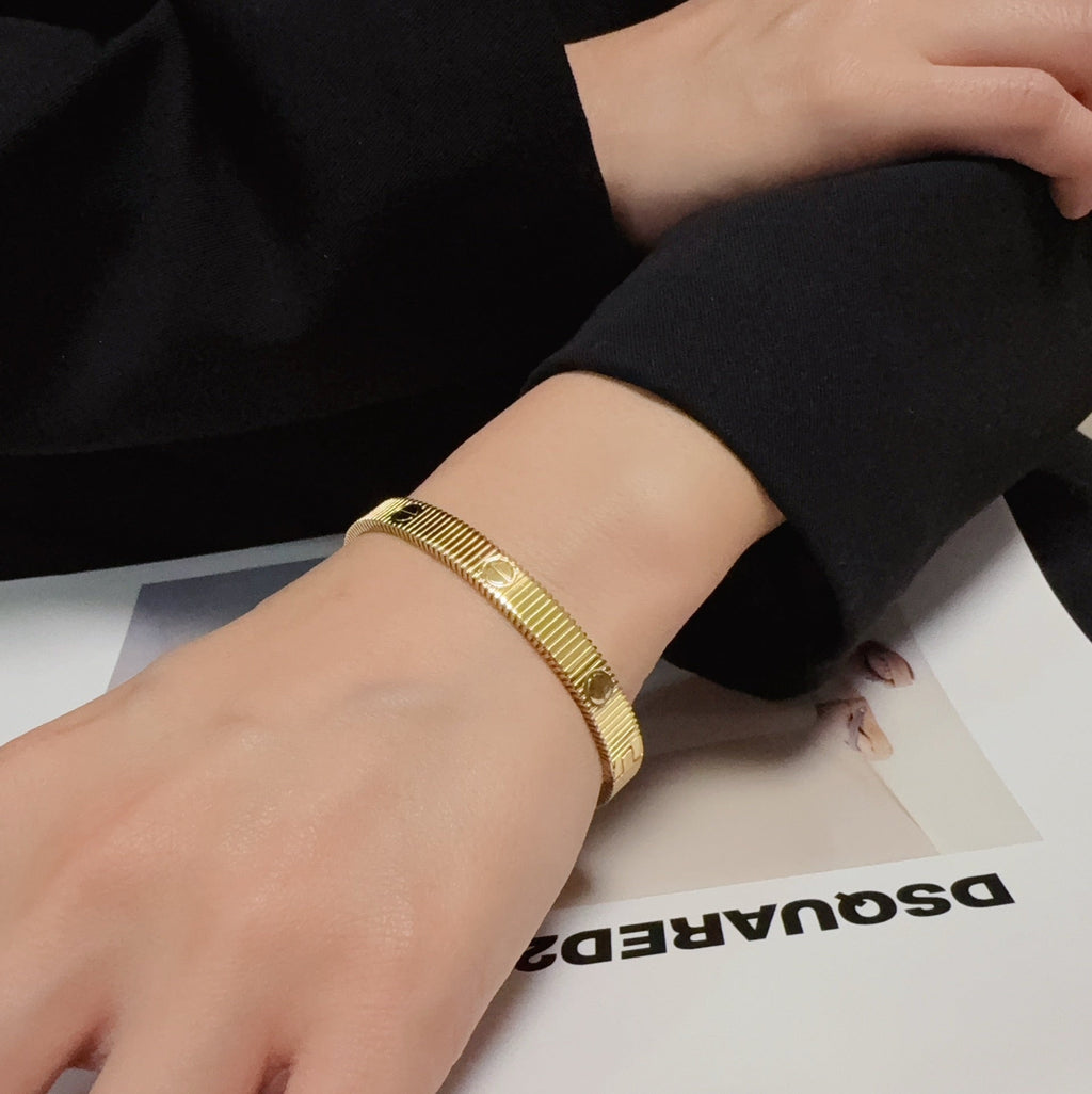 {"Elowen jewels": "エロウェン・ジュエルズ", "LOVE UNLIMITED BRACELET": "ラブ・アンリミテッド・ブレスレット"}