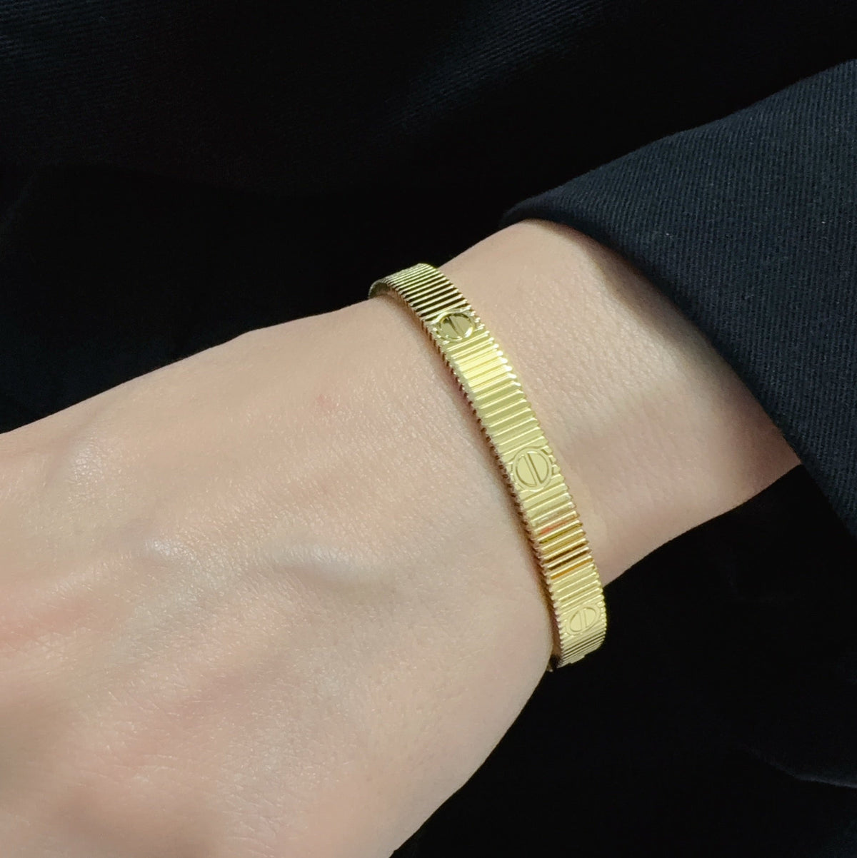 {"Elowen jewels": "エロウェン・ジュエルズ", "LOVE UNLIMITED BRACELET": "ラブ・アンリミテッド・ブレスレット"}