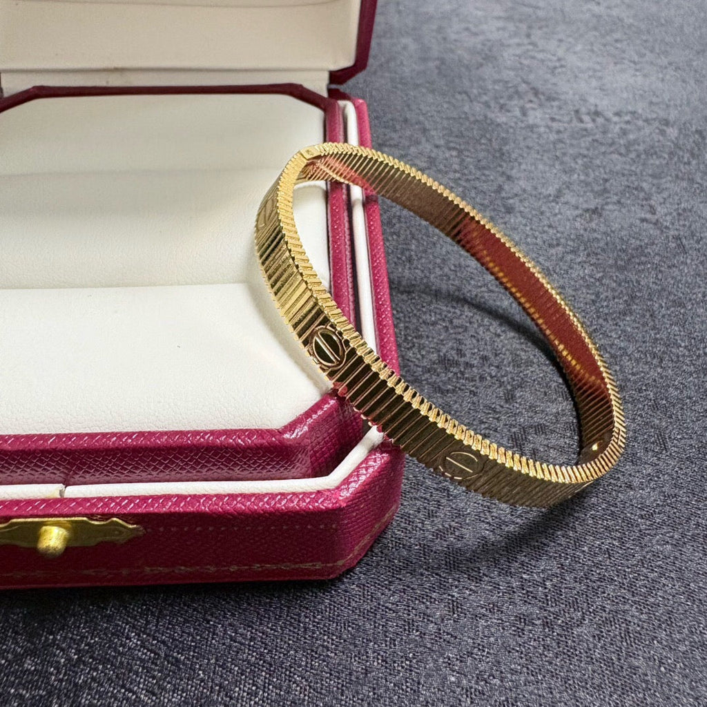 {"Elowen jewels": "エロウェン・ジュエルズ", "LOVE UNLIMITED BRACELET": "ラブ・アンリミテッド・ブレスレット"}
